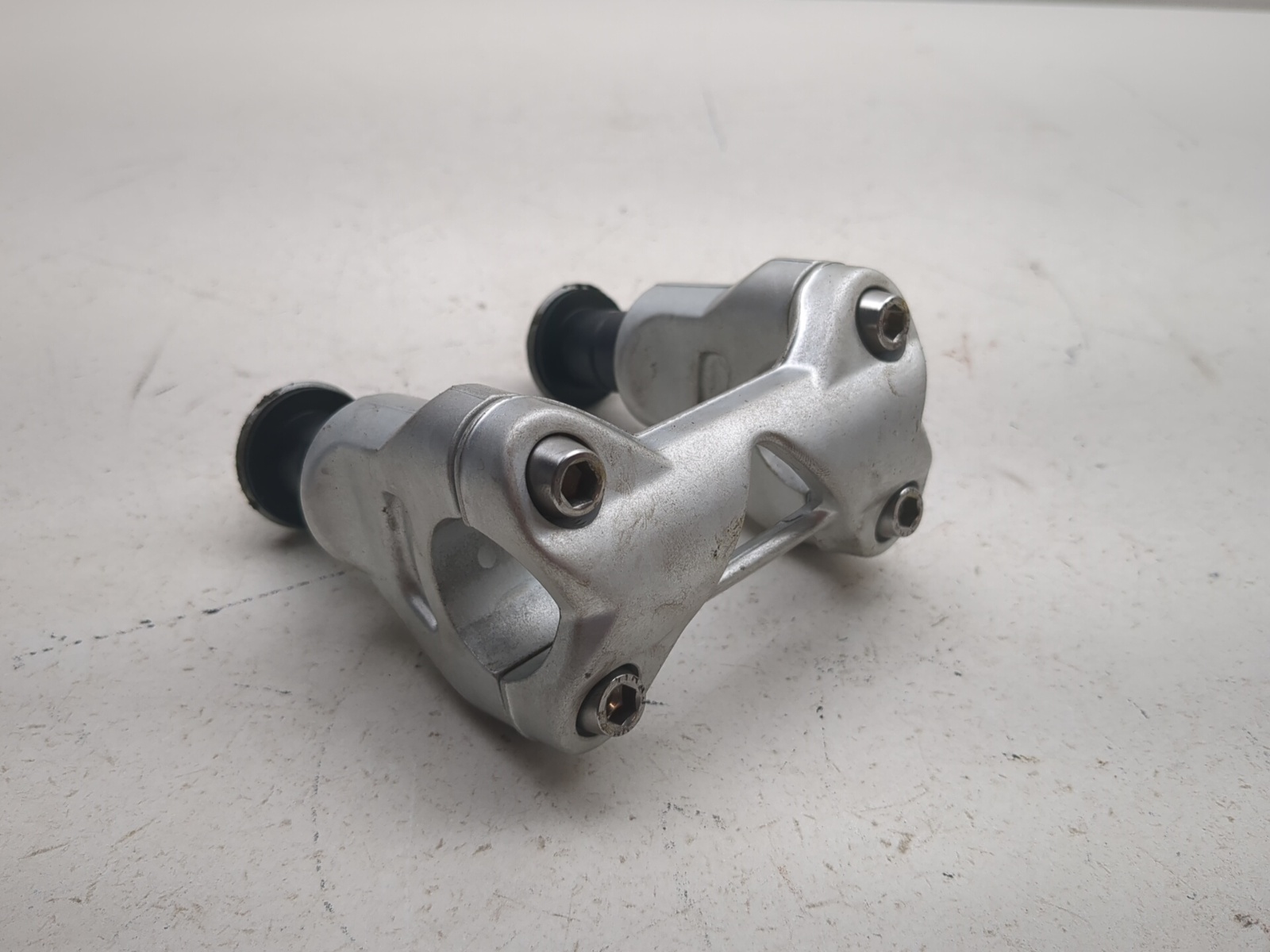 08-16 Aprilia Dorsoduro SMV 750 Front Top Clamp Handlebar Riser