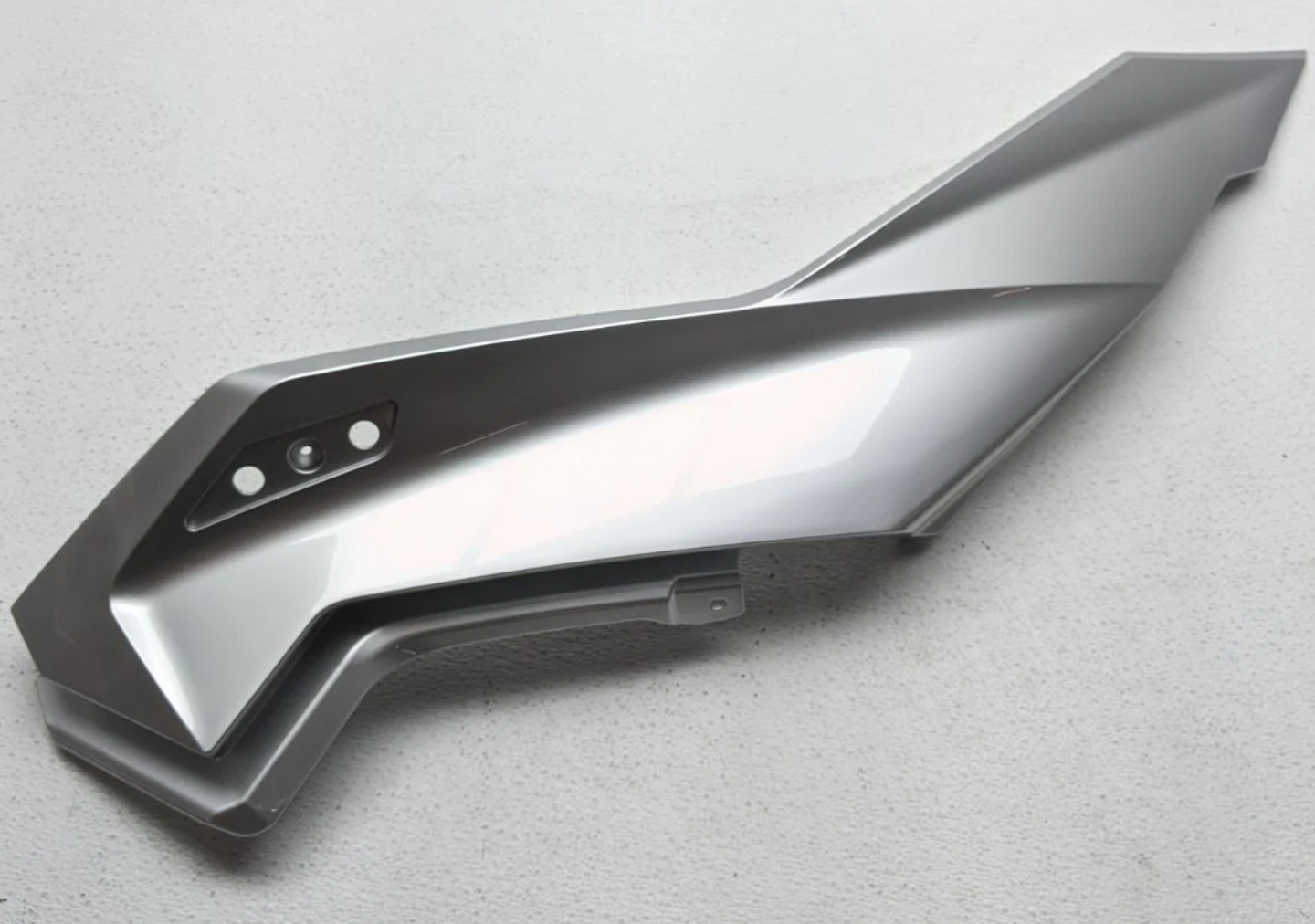 2017 SKI-DOO MXZ 600 RS OEM HYPER SILVER, RH HOOD 517305880 - Sun
