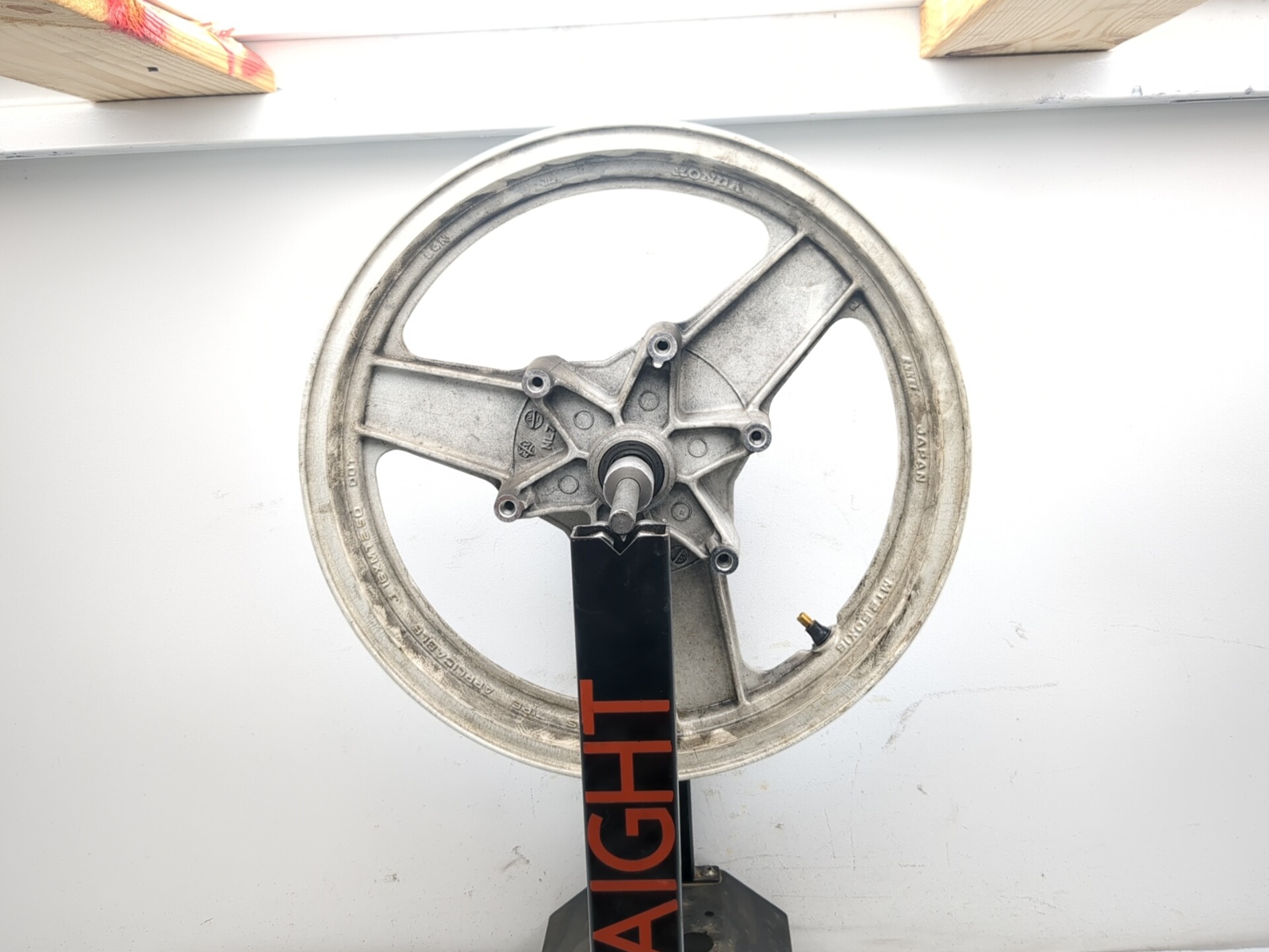 86 87 Honda VFR 700 F Interceptor Front Wheel Rim 16x2.50 STRAIGHT
