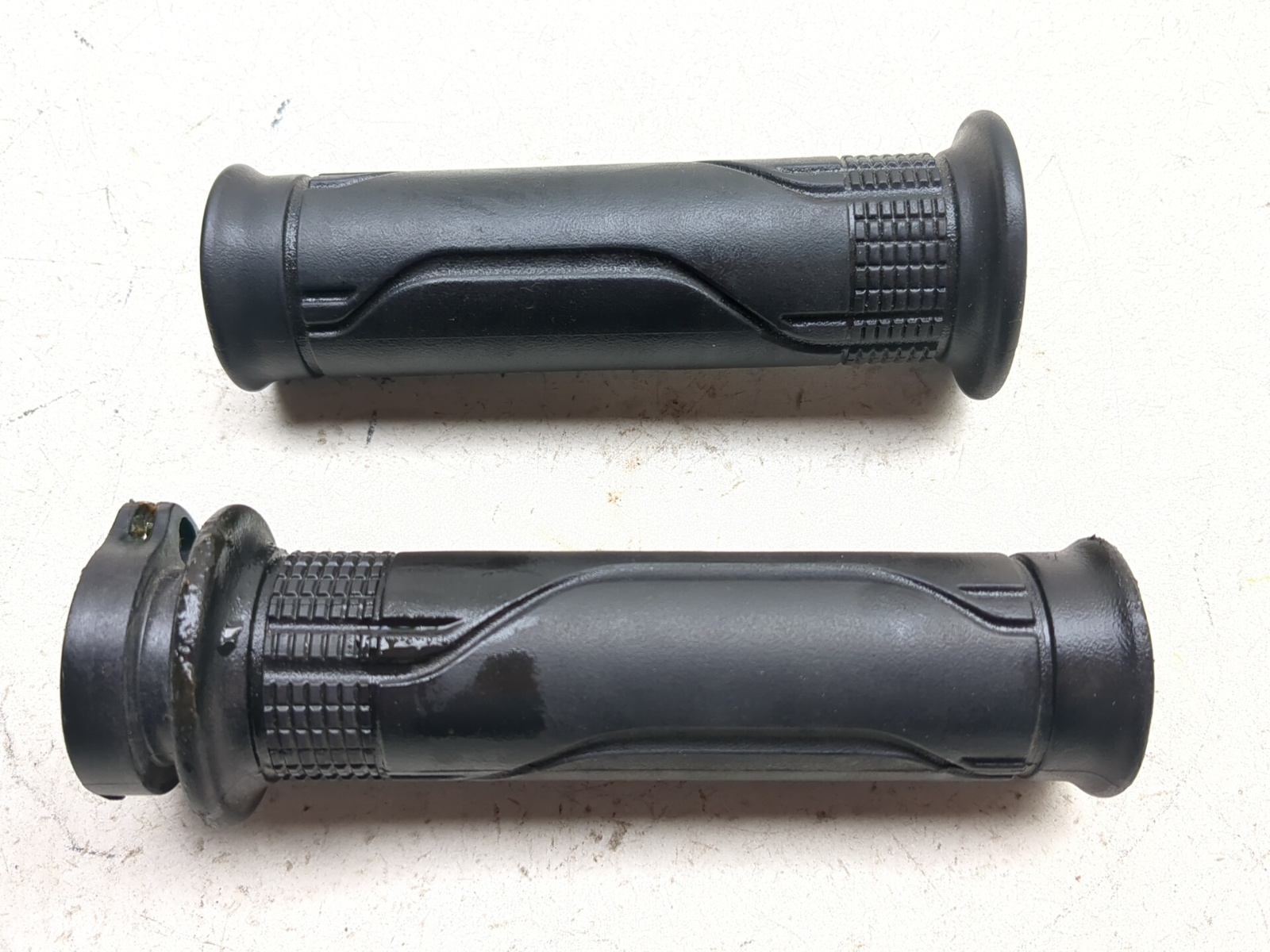 ボス 22-25 Honda CB300F Left Right Handlebar Grips Set 53140-KYJ-305