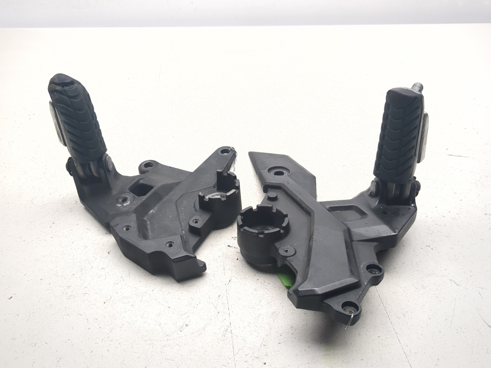 各種パネル 17-19 Kawasaki Z650 ER650 G Front Left Right Rearset Pair 35063