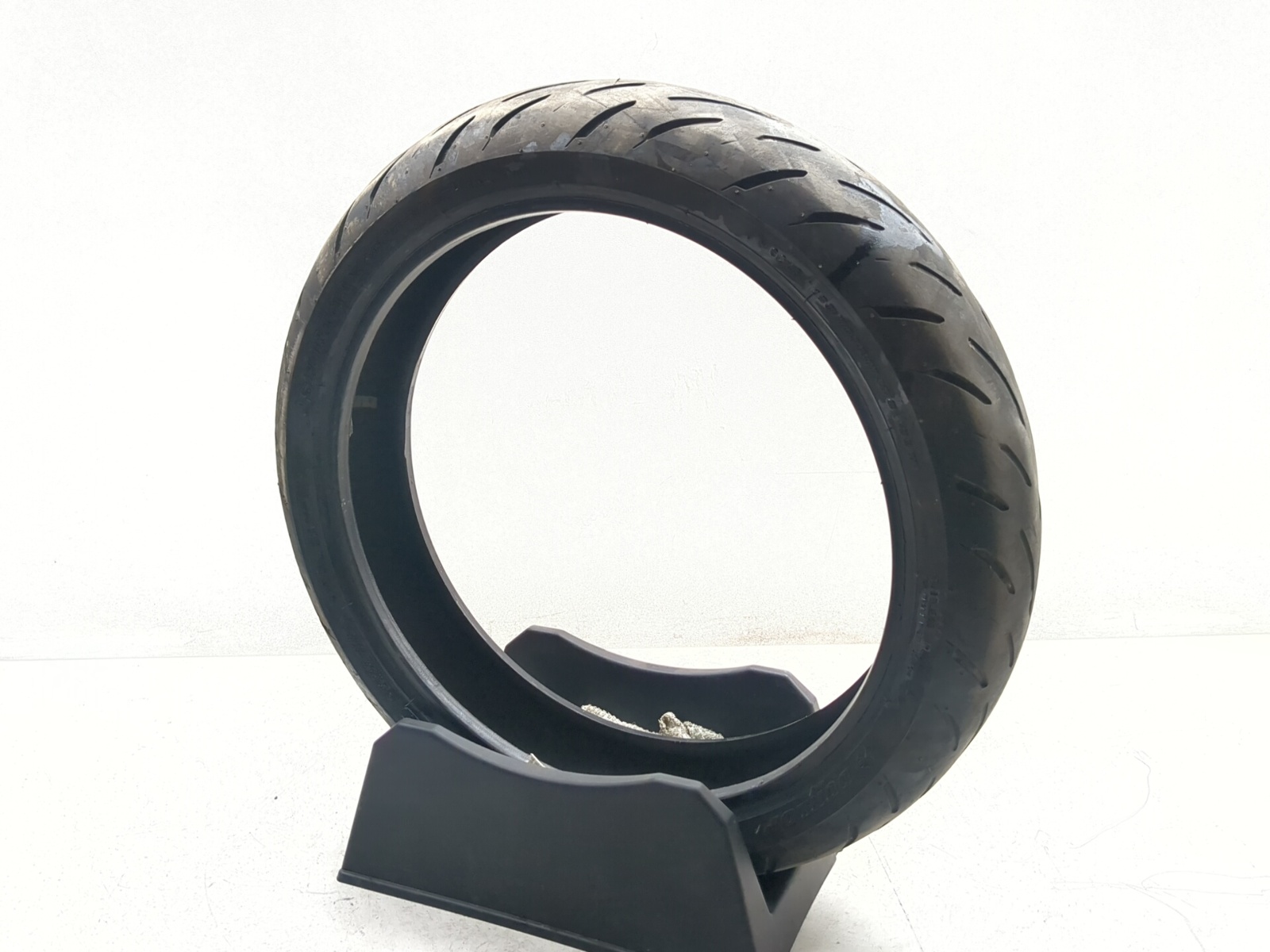 06-16 Yamaha YZF-R6 R6R Dunlop 120/70ZR17 Front Tire DOT 0321