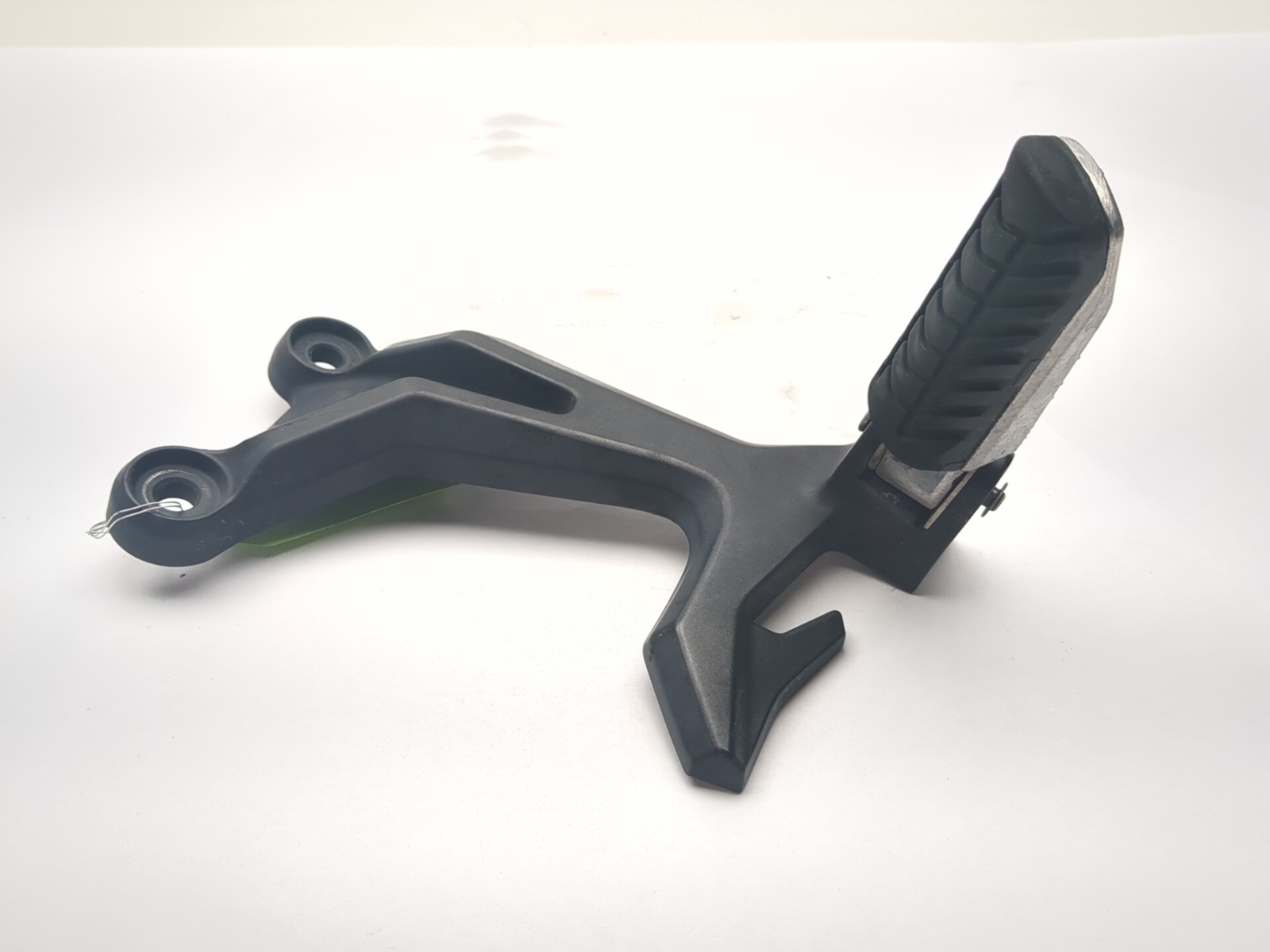 17-25 Kawasaki Z650 ER650N Rear Right Passenger Footpeg Bracket