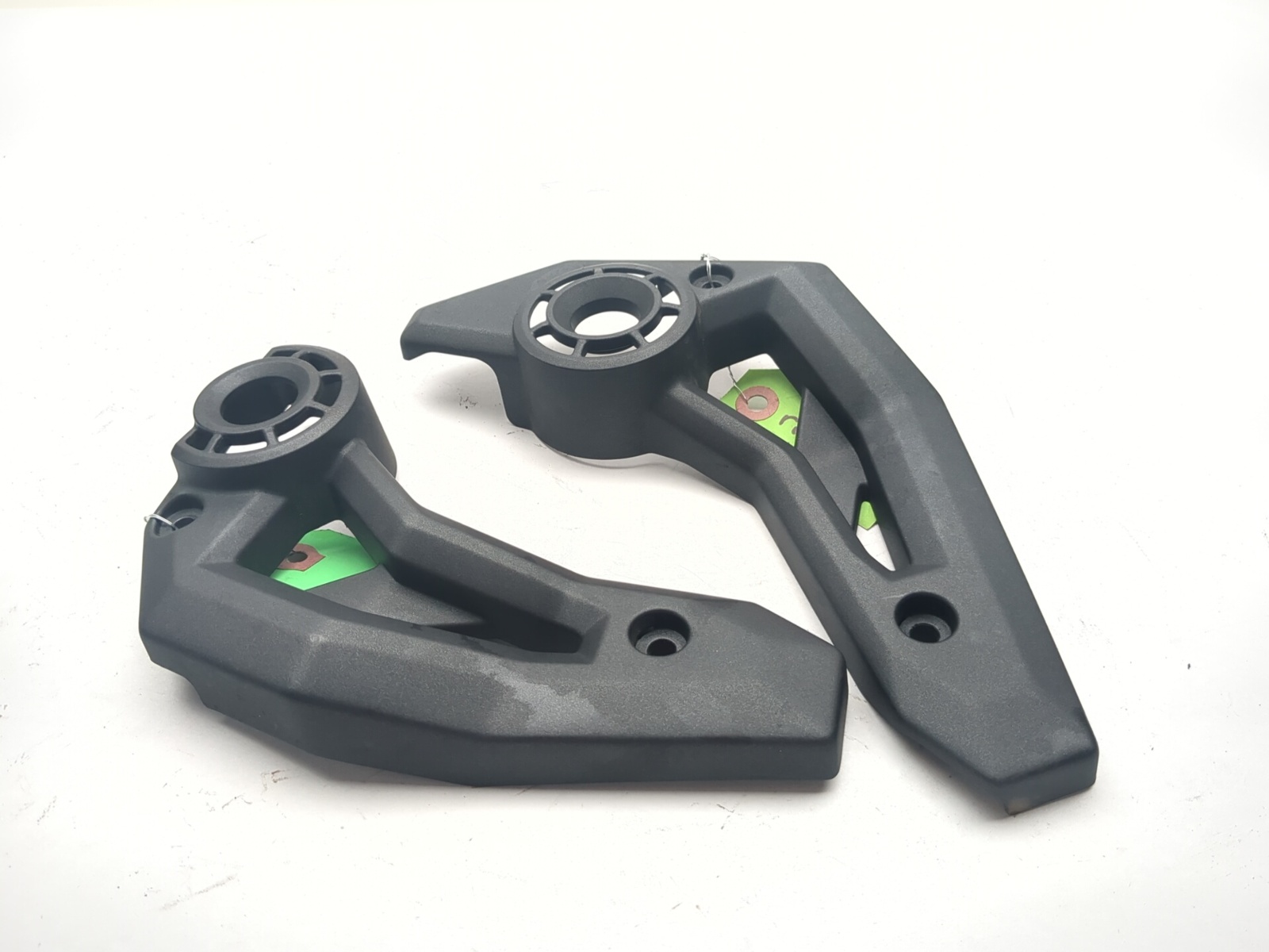 KAWASAKI Z650-B1 パーツカタログ 17-25 Kawasaki Z650 ER650N Left Right Frame Step Pivot Cover Pair