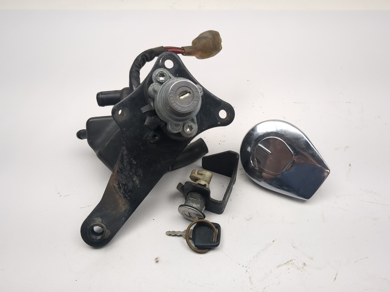 97-04 Honda Valkyrie 1500 GL1500C Ignition Fuel Cap Lock Key Set