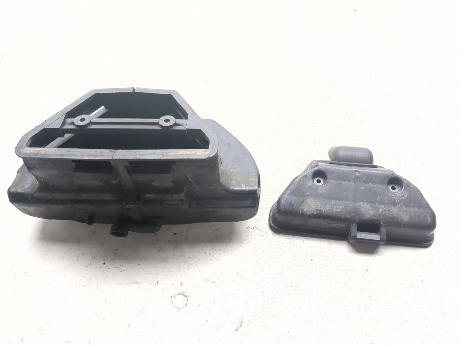 あずきページ 96-09 Kawasaki Vulcan 500 EN500C Airbox Assembly - Sun Coast Cycle