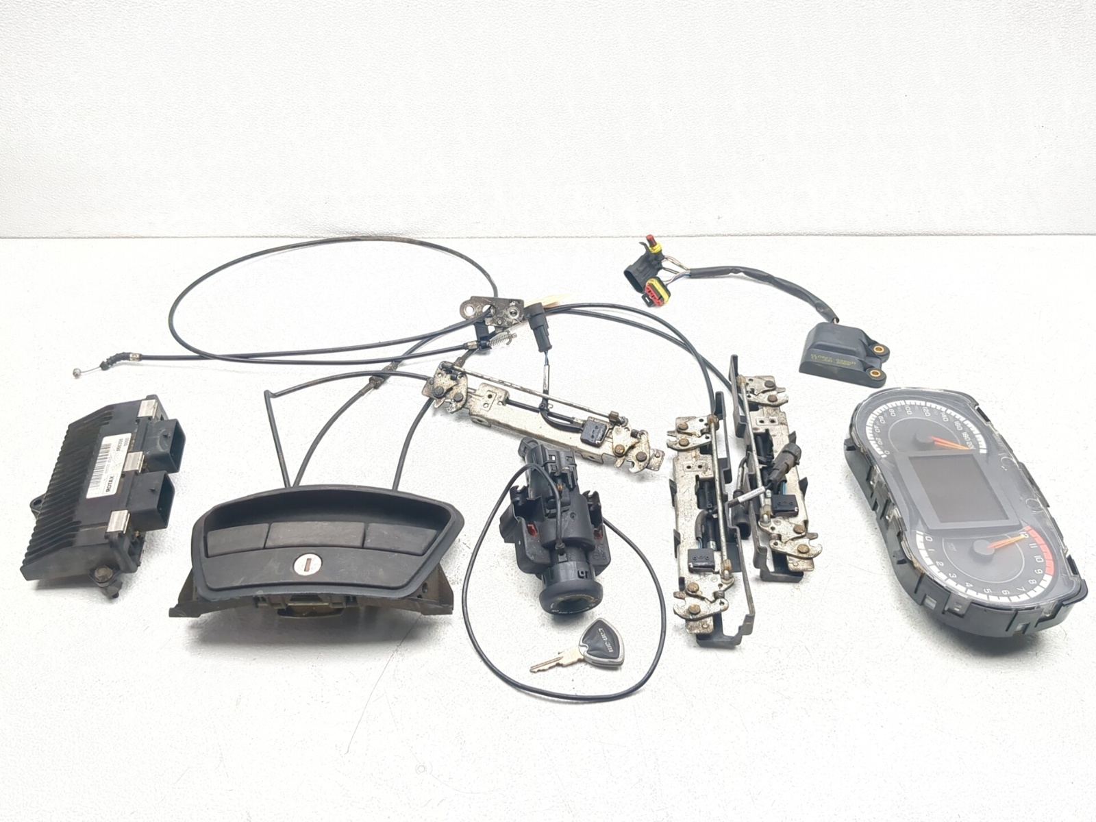 10-13 Can Am Spyder RT-S SE5 Speedometer ECU Ignition Latch Lock Key Kit Set