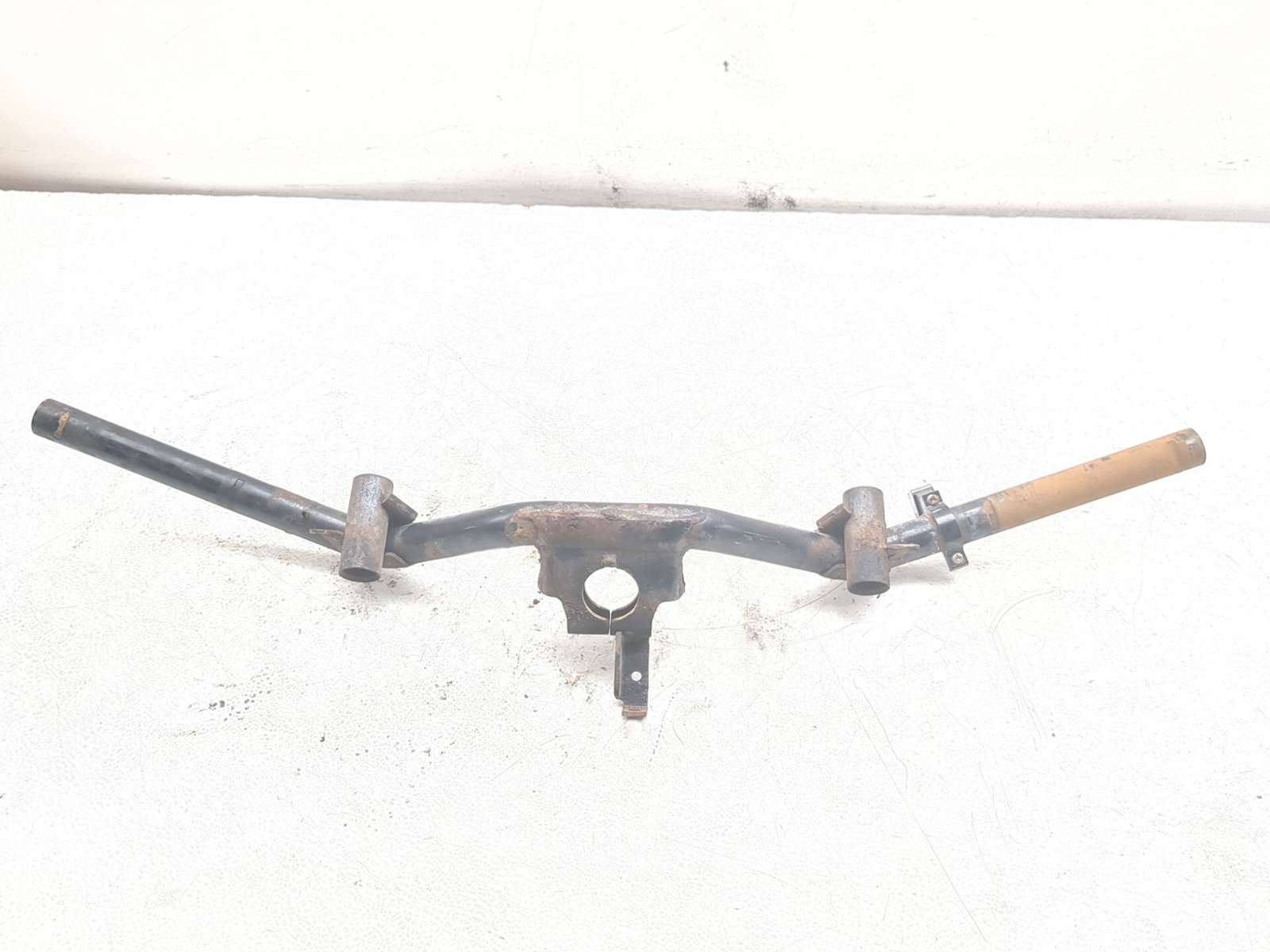 05-14 Vespa LX 50 Front Handlebars STRAIGHT