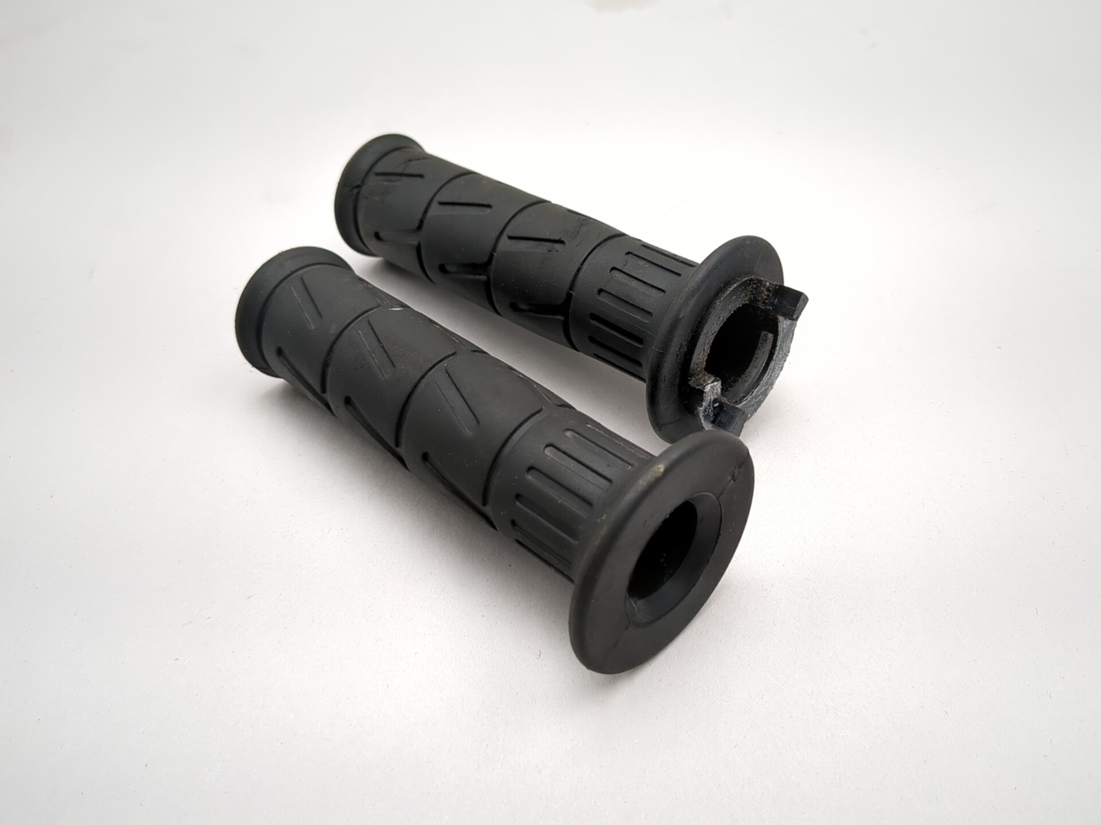 その他 CRDP1g 23-26 Kawasaki ZX400S ZX4R Front Left Right Handlebar Grip Pair