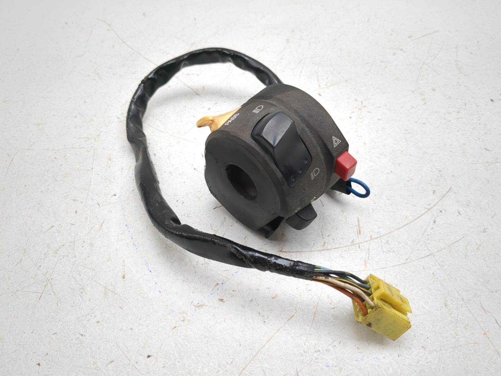04 05 Suzuki GSXR 600 750 Front Left Handlebar Switch Button