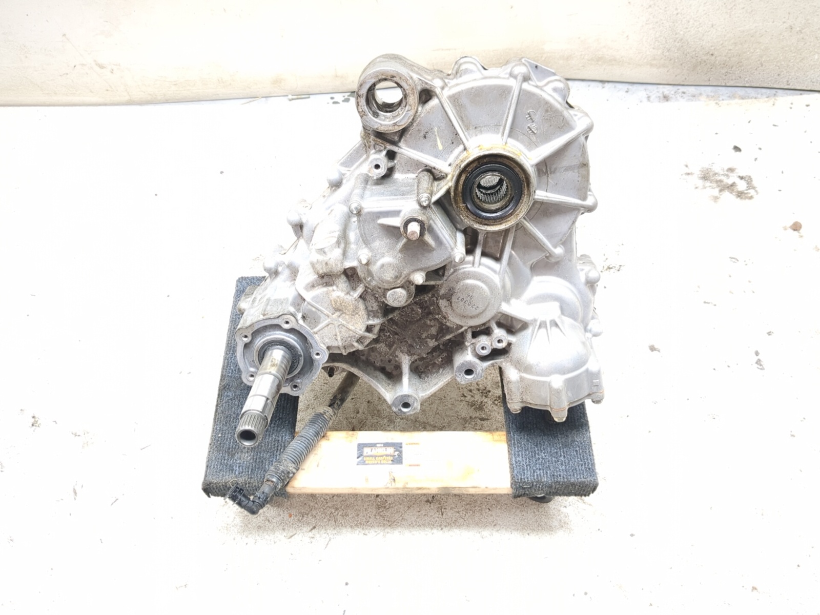 K♢946 TM1980　直接引き取り 20-24 Kawasaki KRX KRF Teryx 1000 Transmission Assembly - Sun