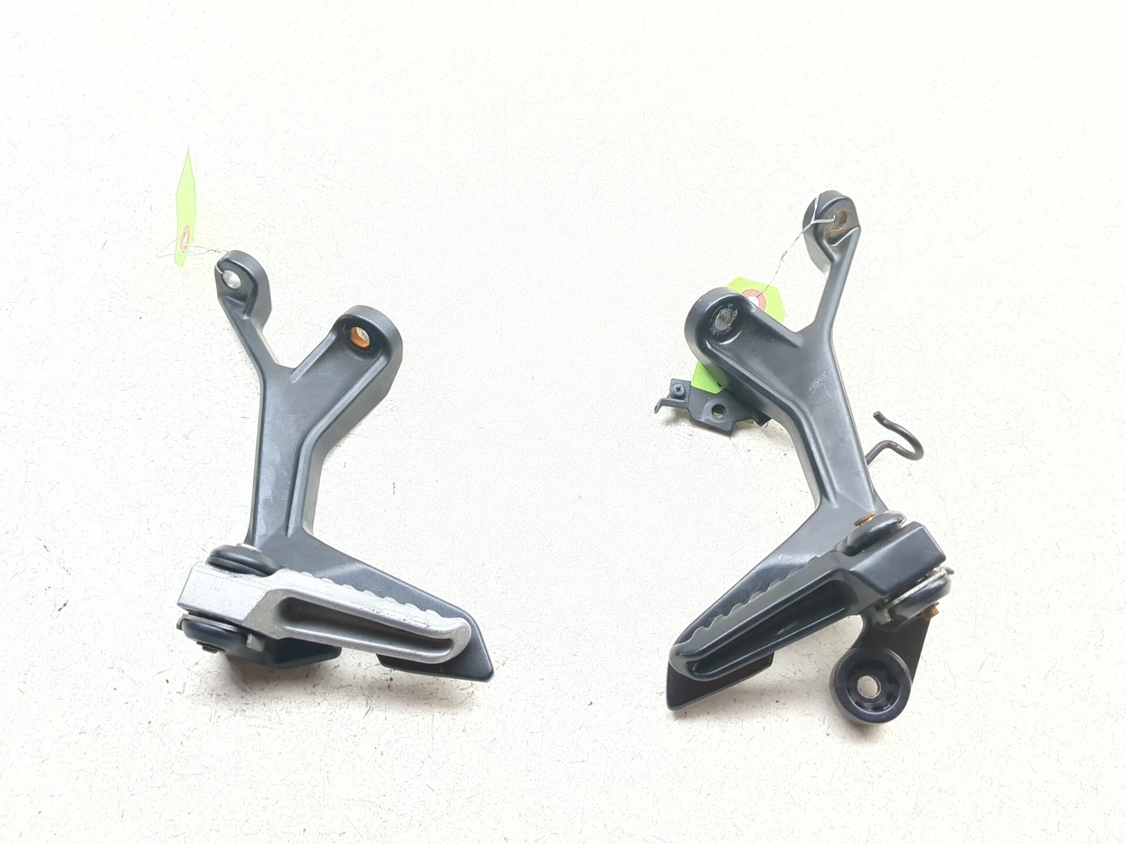 パーツ moka 18-26 Kawasaki Ninja 400 EX400 Rear Passenger Foot Peg Assembly