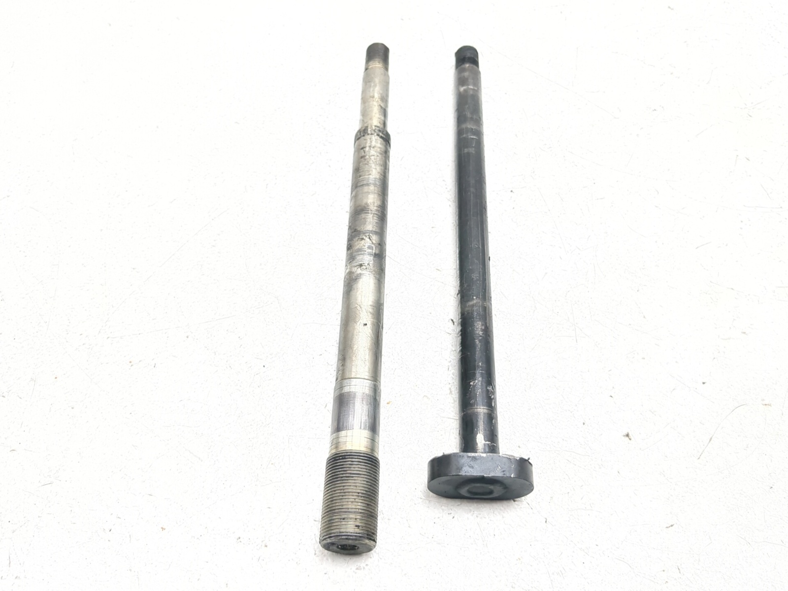 スピンドルセット 14-18 Indian Chief Classic Front Rear Axle Shaft Spindle Set