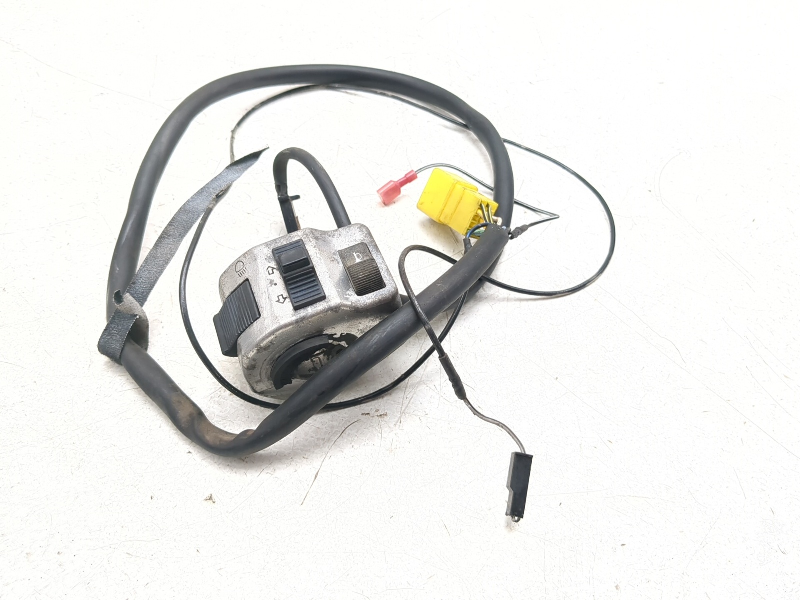 98-04 Suzuki VL1500 intruder LC Front Left Handlebar Switch Button