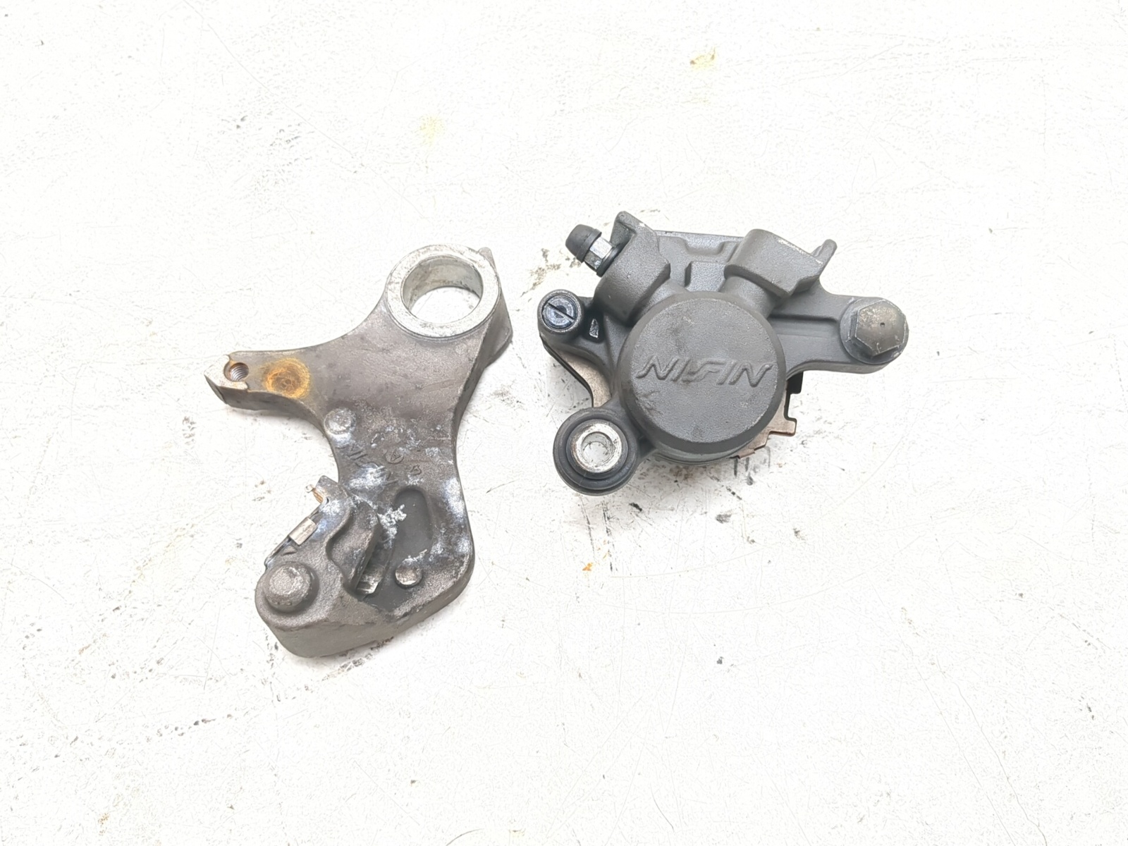 S 04-06 Yamaha YZF R1 YZF-R1 Rear Brake Caliper Bracket Set 5VY