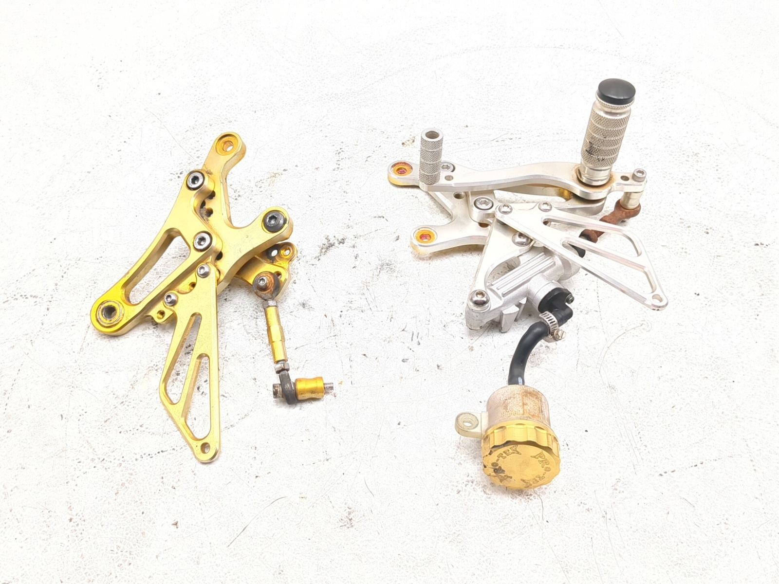 04-06 Yamaha YZF R1 YZF-R1 Rear FX-04R1 Passenger Foot Peg Set