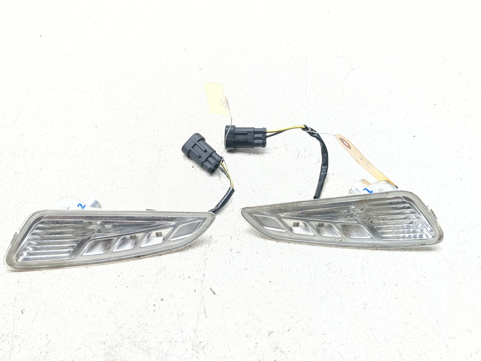 18-25 Vespa Sprint 50 Front Left Right Turn Signals Running Lights 642650 642651