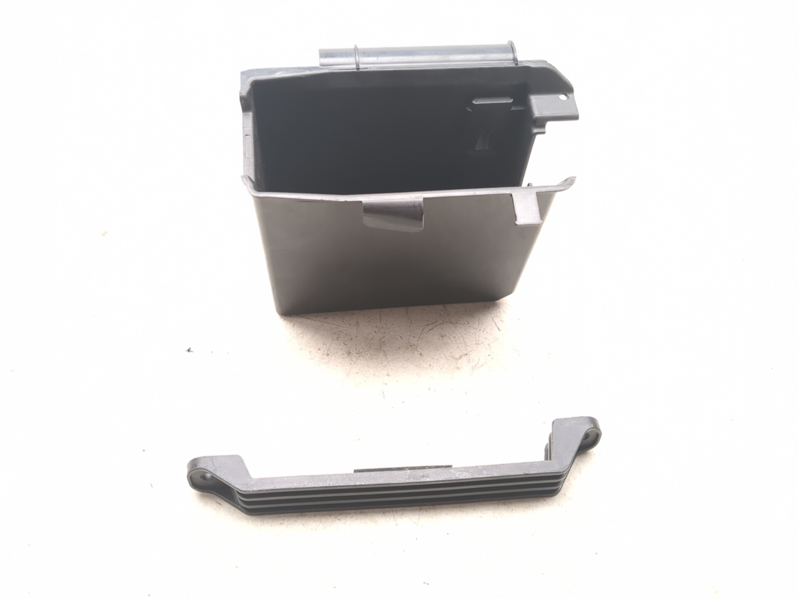 18-25 Vespa Sprint 50 Battery Box Strap Set 1B004967