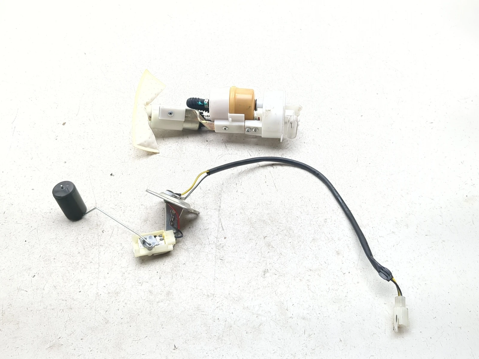 18-25 Vespa Sprint 50 Fuel Pump Level Sender Set