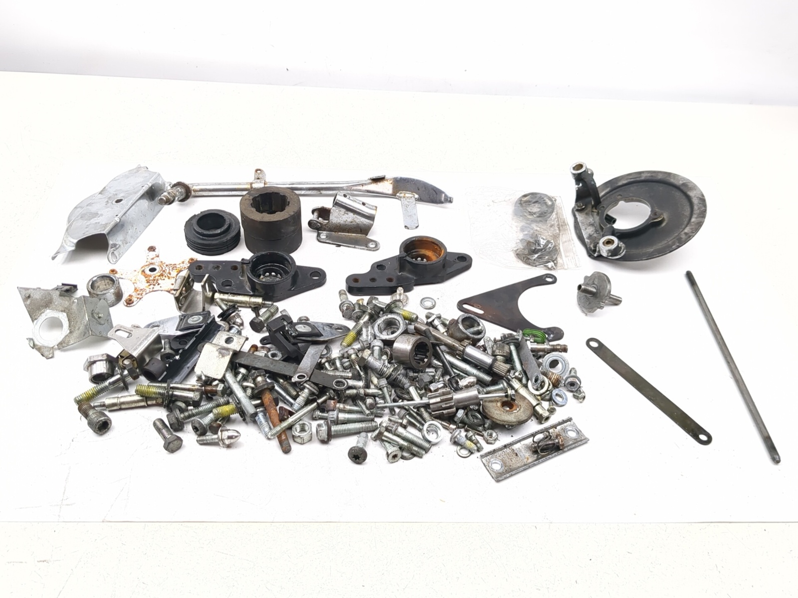04-06 Harley Road King Custom FLHRSI Chassis Bolt Nut Screw Axle Bracket Kit Set