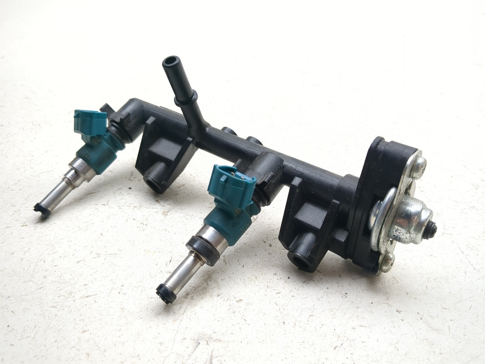 25-26 Yamaha MT-07 MTN690 Fuel Rail Injector Assembly 1WS-13938-00-00