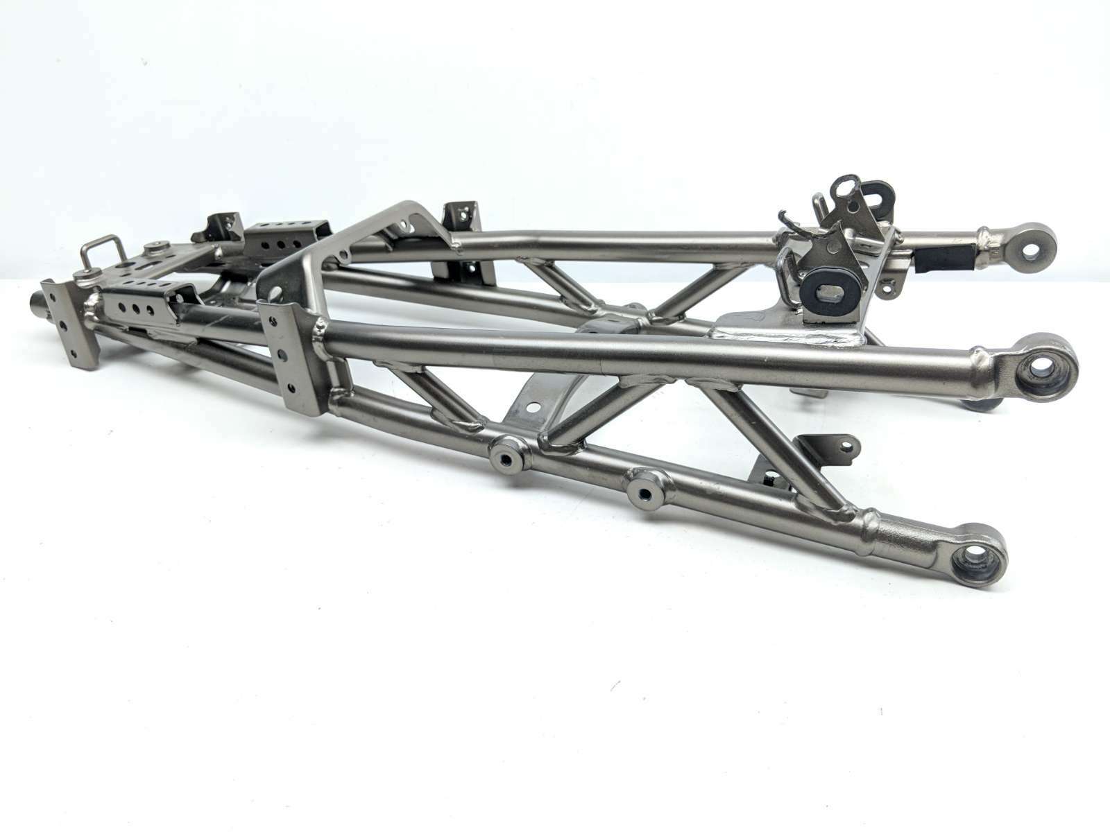 22 Suzuki GSX-1000 GT Rear Sub Frame Subframe