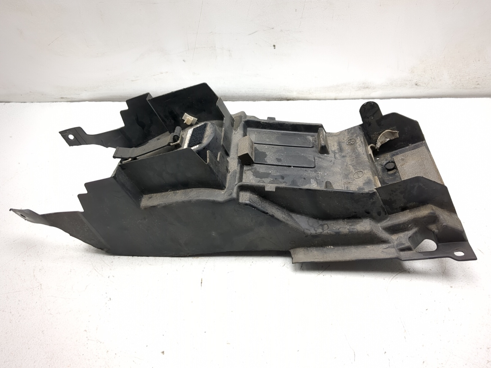 99-07 Suzuki Hayabusa GSX1300R Rear Undertail Inner Fender 63111