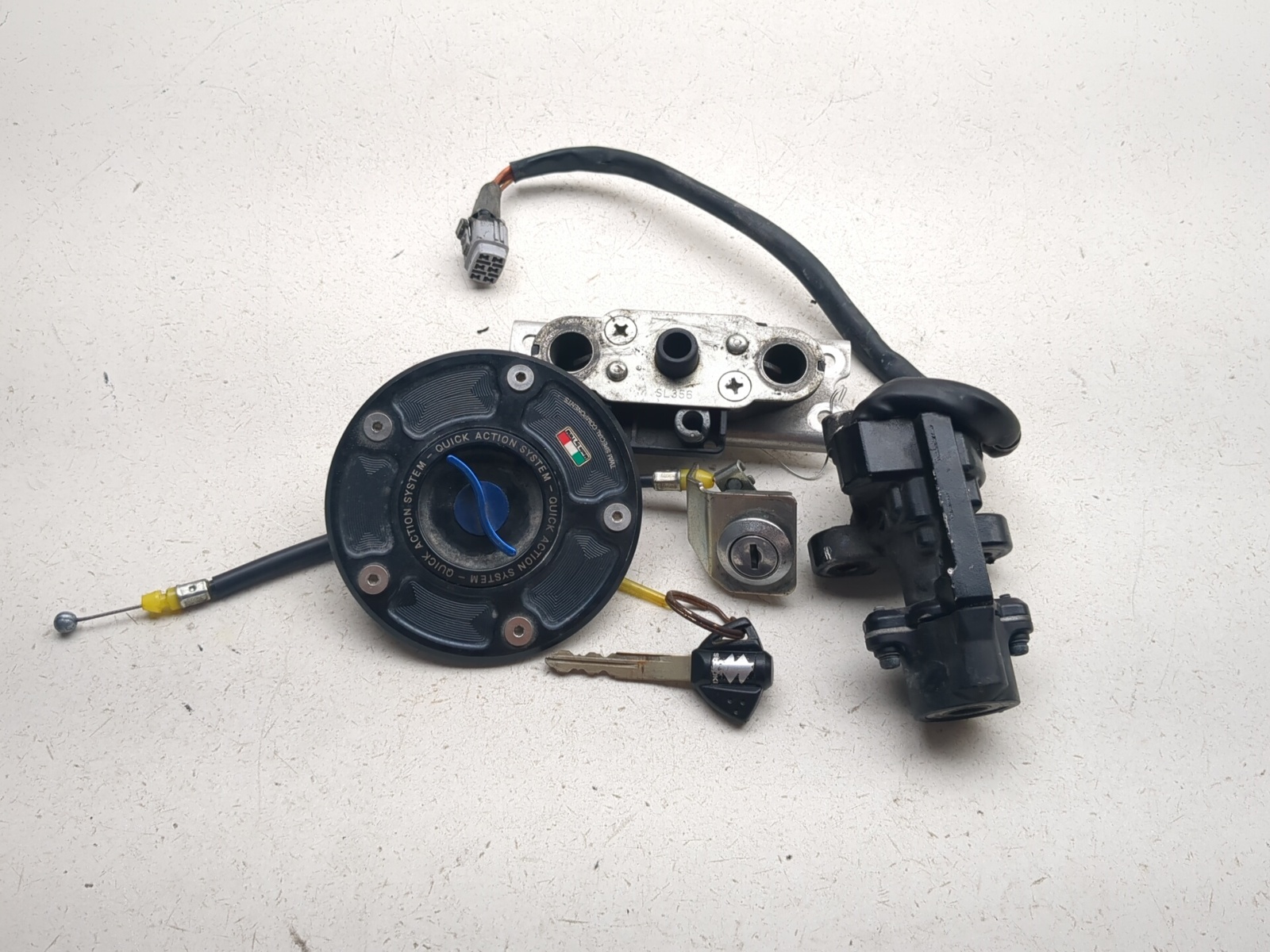 09-16 Suzuki GSXR 1000 Quick Action System Ignition Gas Cap Seat Lock Set/Key