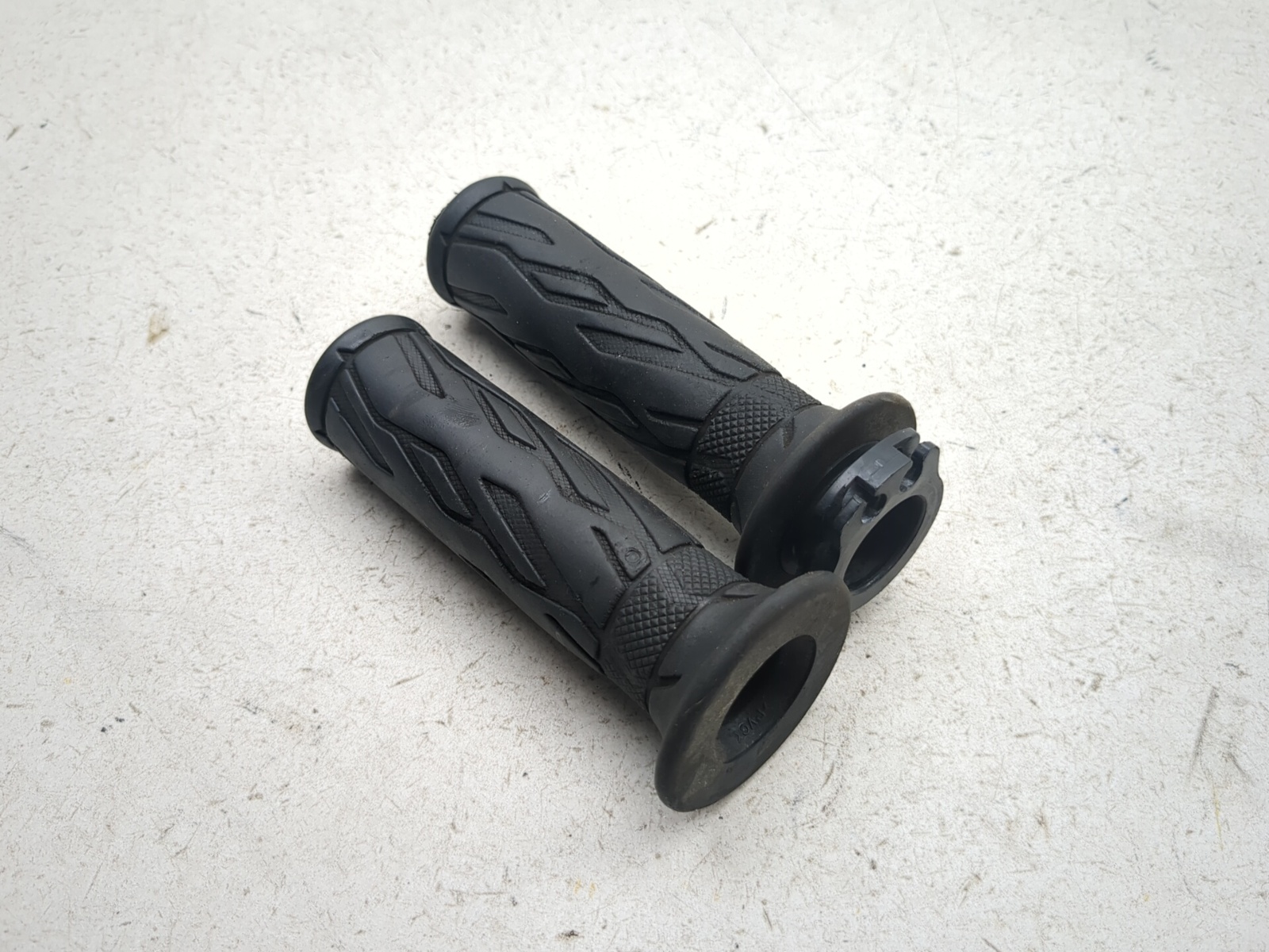 08-10 Suzuki GSXR 600 750 Front Left Right Handlebar Grip Set