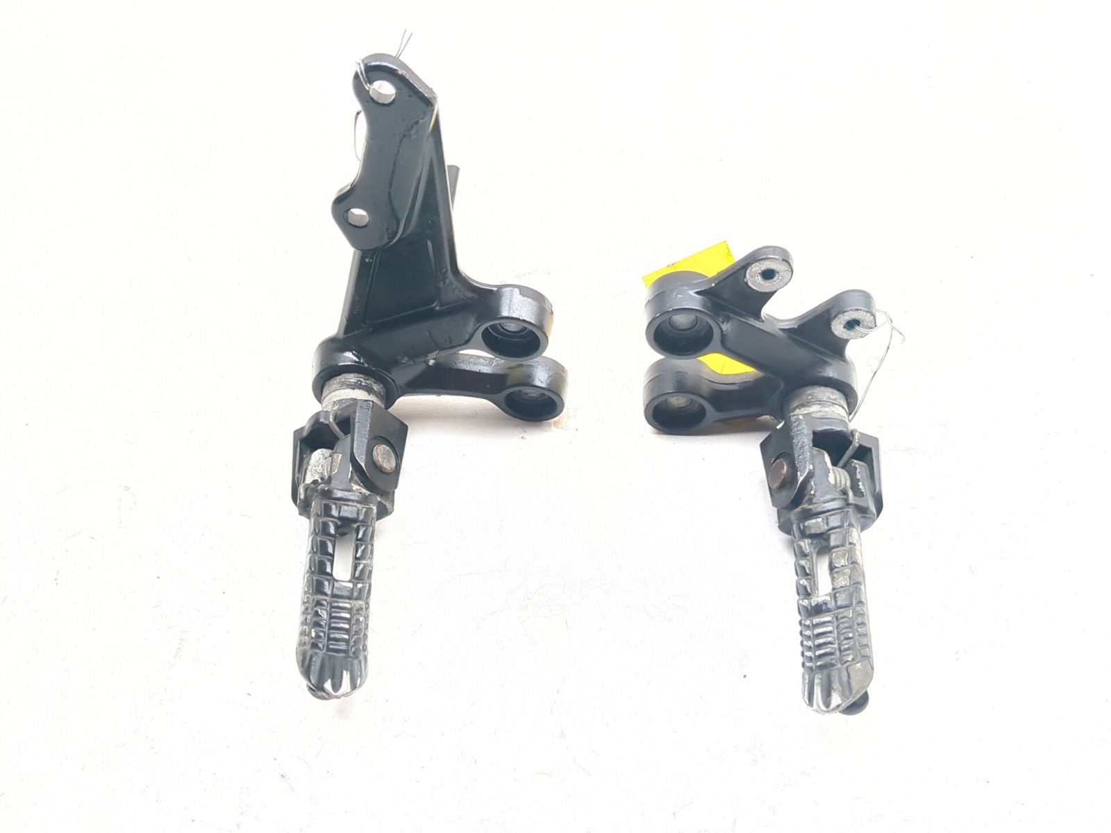 07 08 Suzuki GSXR 1000 Rear Left Right Passenger FootPeg Bracket