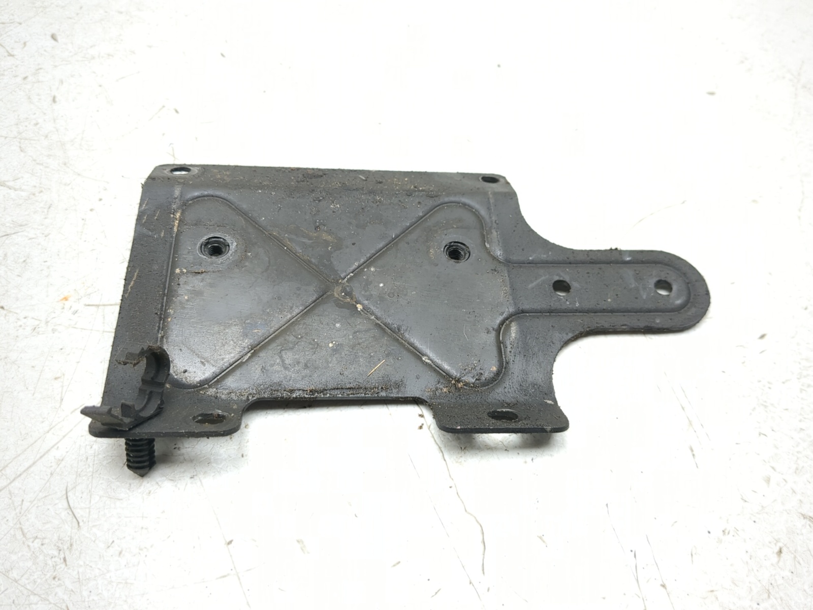 06-09 Victory Vegas 8 Ball Voltage Regulator Bracket 5248079-408 TRSH JT