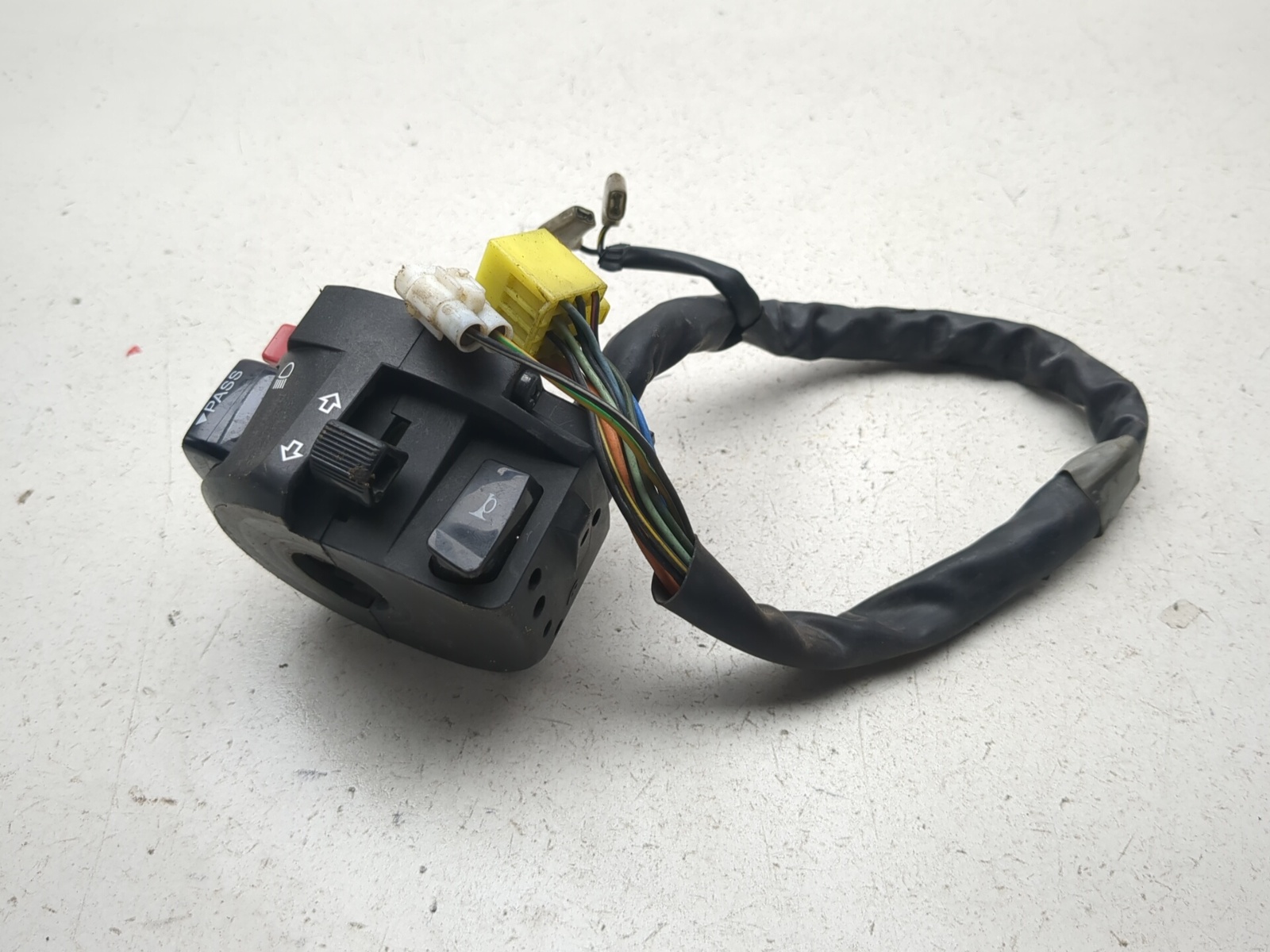 11-25 Suzuki GSXR 600 750 Front Left Handlebar Switch Button