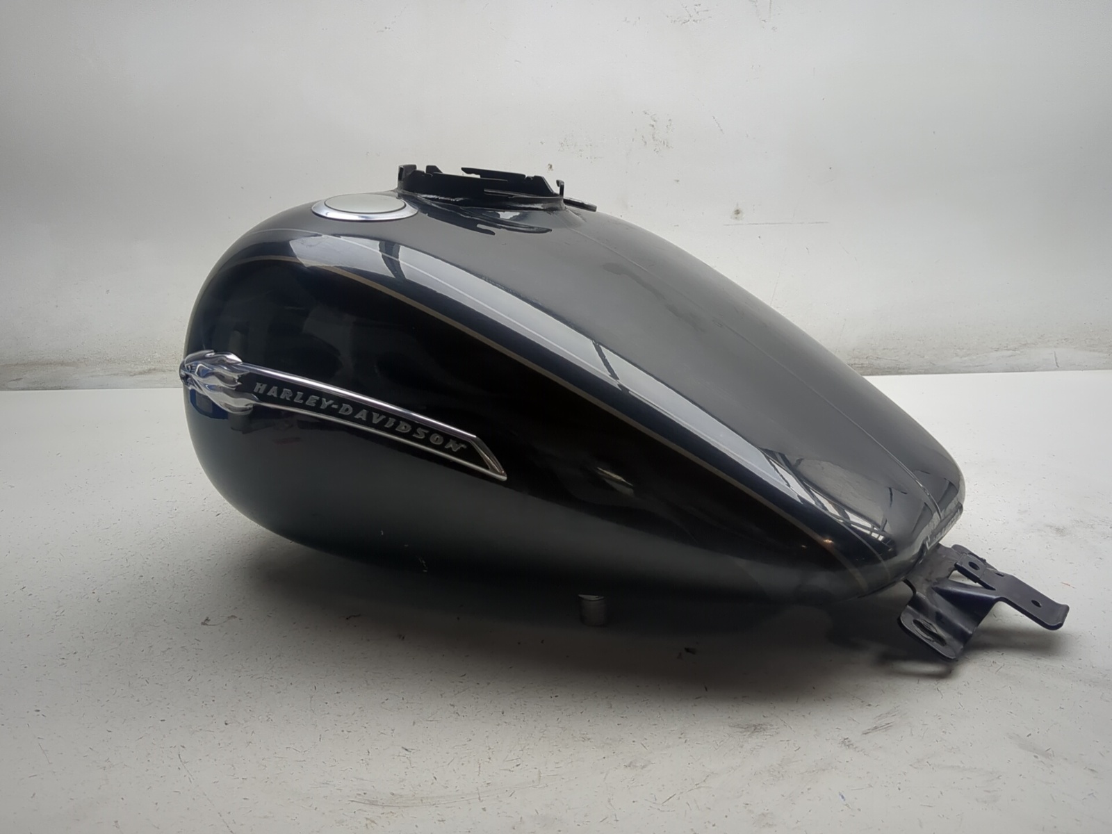 10-12 Harley Street Glide CVO FLHXSE Gas Fuel Tank 61000006DKY