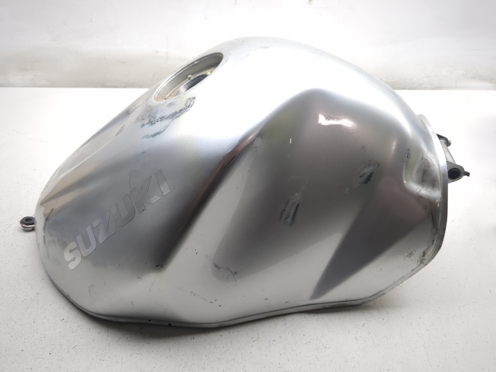 03-04 Suzuki GSXR 1000 GSXR1000 Gas Fuel Tank 44100-18G00-YD8
