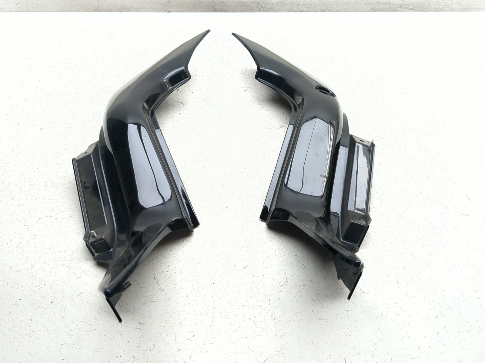06-25 Suzuki VZR1800 M109R Boulevard Rear Fender Side Cover Set
