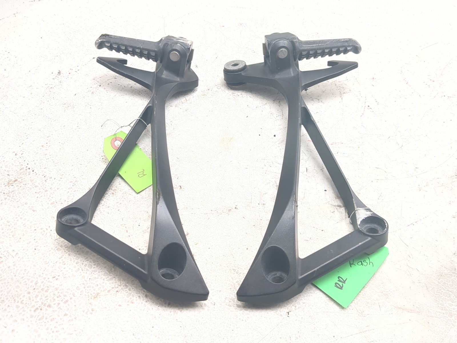 11-15 Kawasaki Ninja ZX10R Rear Left Right Passenger Foot Peg Set
