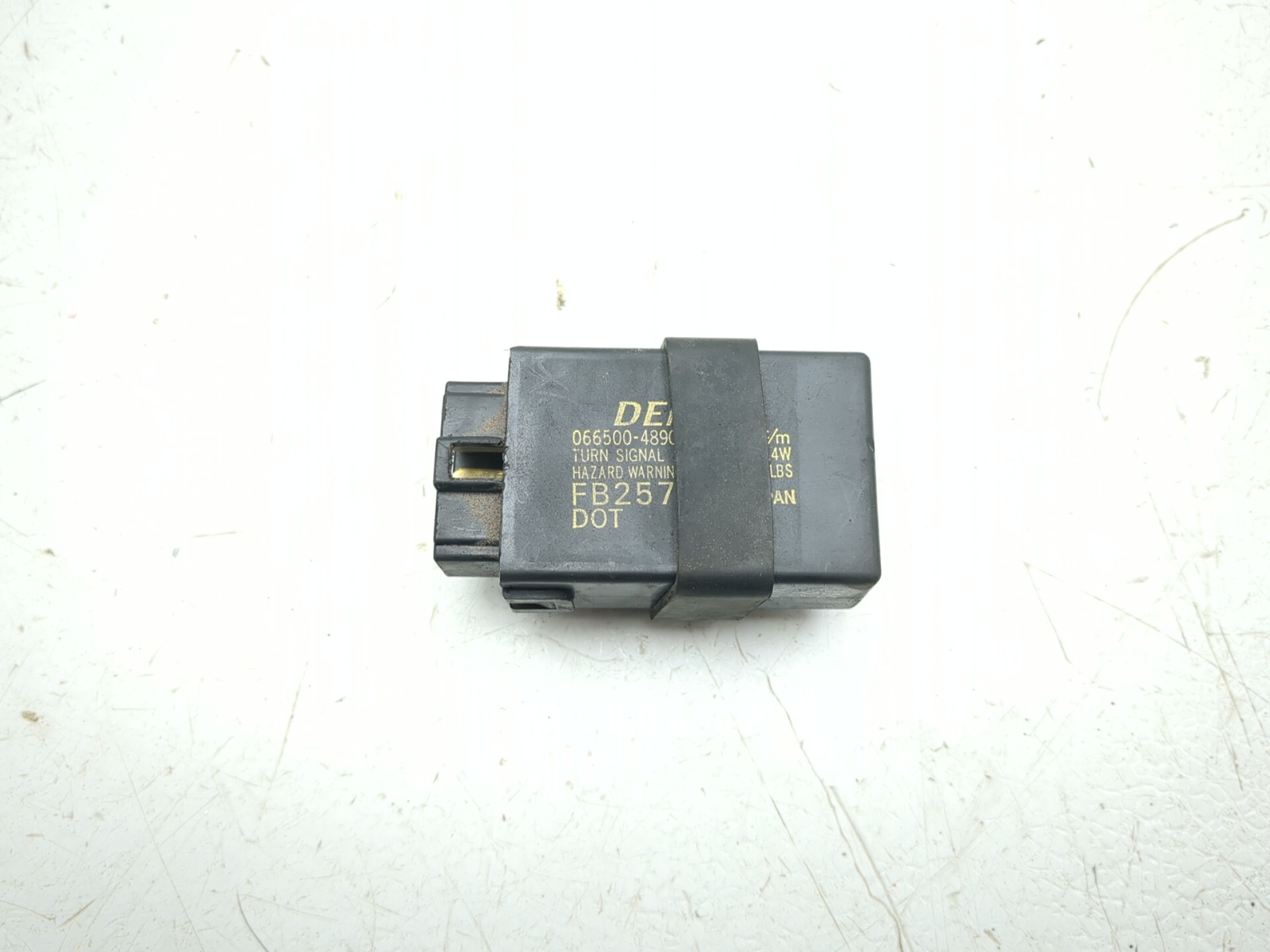 04-10 Kawasaki Vulcan 2000 VN2000F Turn Signal Flasher Relay 27002