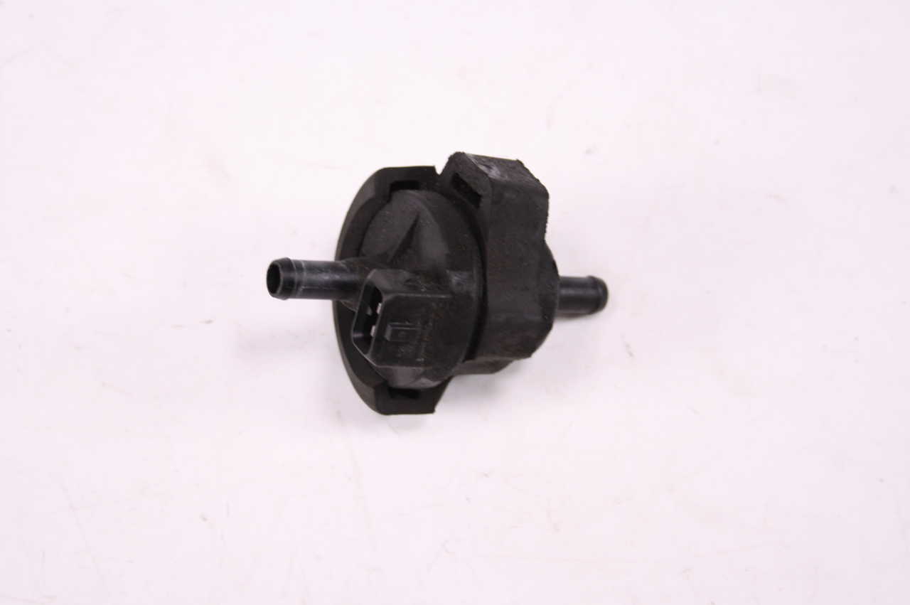 13 BMW F700GS Tank Breather Valve 1734443