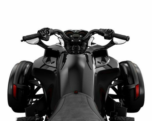 tf69306-can-am-spyder-attitude