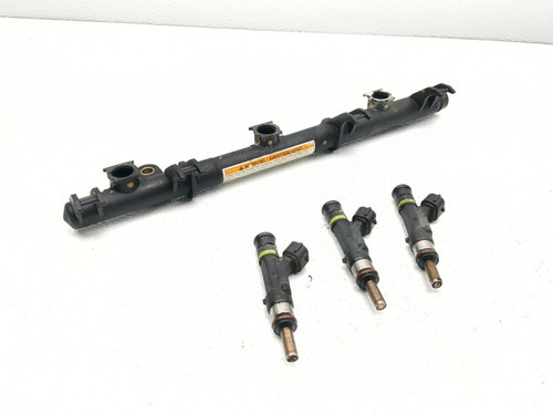 18-25 Seadoo RXT-X 300 RXTX Upper Fuel Rail & Fuel Injectors