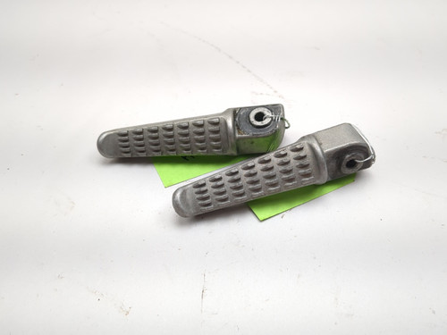 23-26 Kawasaki ZX400S ZX4R Rear Passenger Foot Peg Step Mount Pair