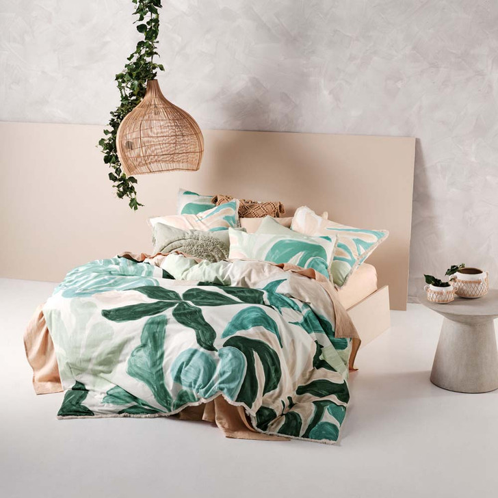 green bed quilt covers