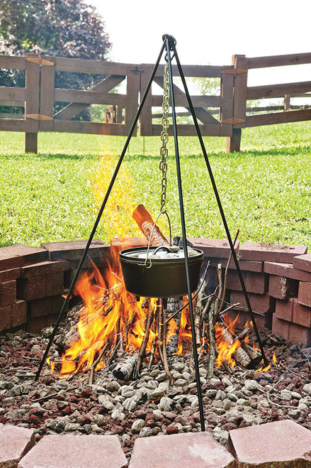 Lodge Logic 6-Quart Camp Cast Iron Dutch Oven