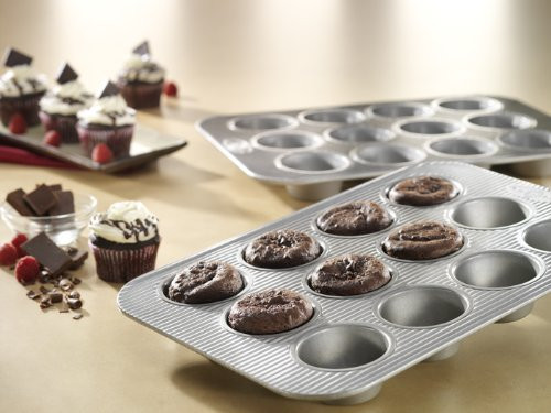 https://cdn11.bigcommerce.com/s-nkdwo8ulw8/images/stencil/500x659/products/5756/7292/121472_12_cup_baking_pan2__86693.1538774789.jpg?c=2