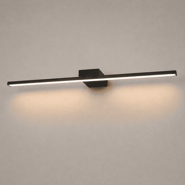 Schwarze lineare Miravo Spiegelleuchte mit Licht nach unten