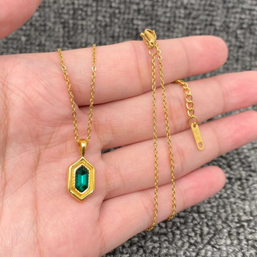 Mio Queena Inlaid Green Hexagon 18K Stainless Steel Necklace