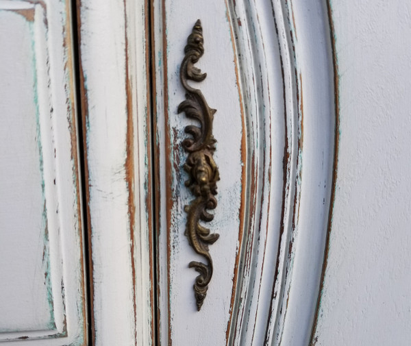 French Style Buffet in White