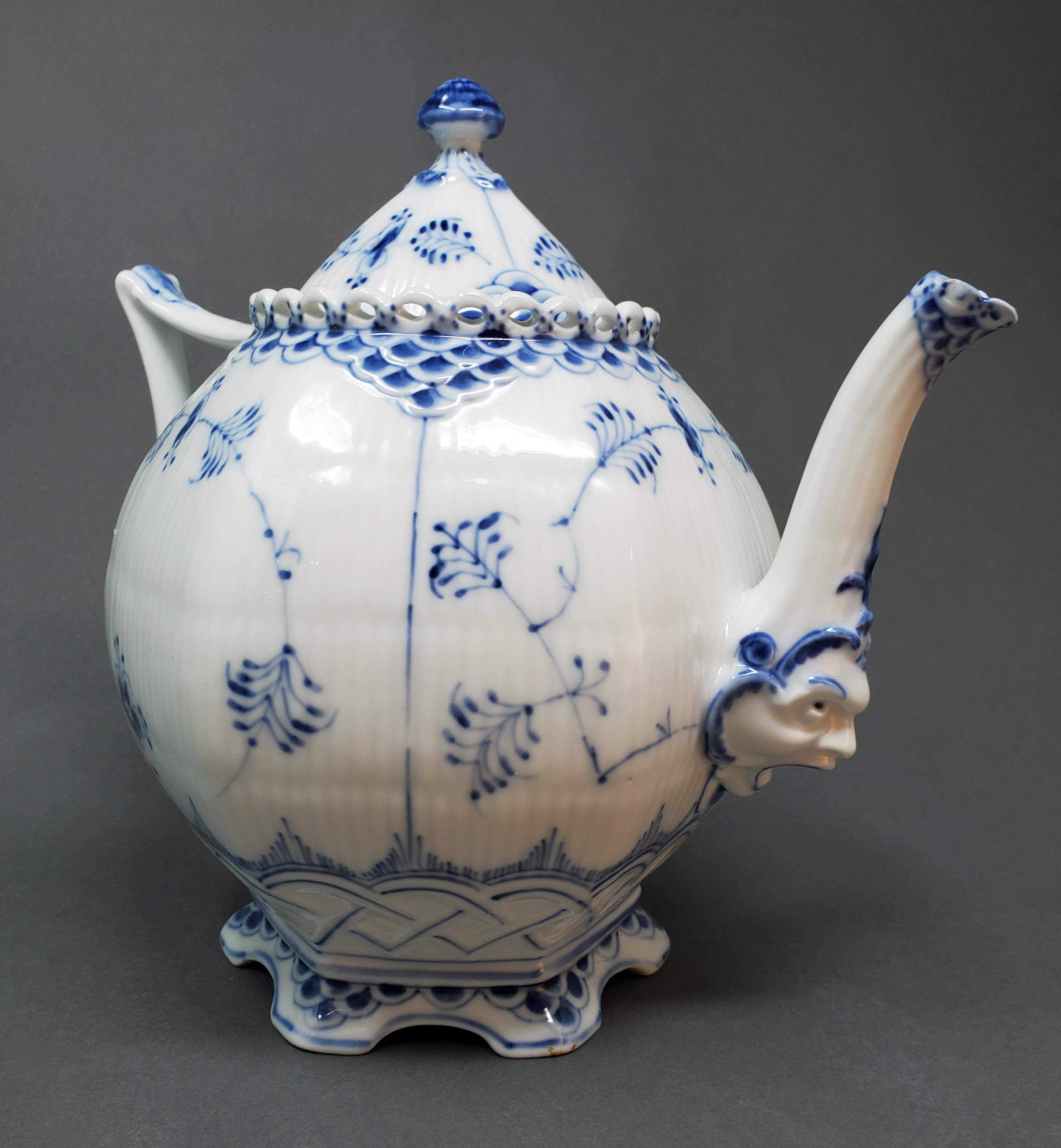 copenhagen-face-teapot-large.jpg
