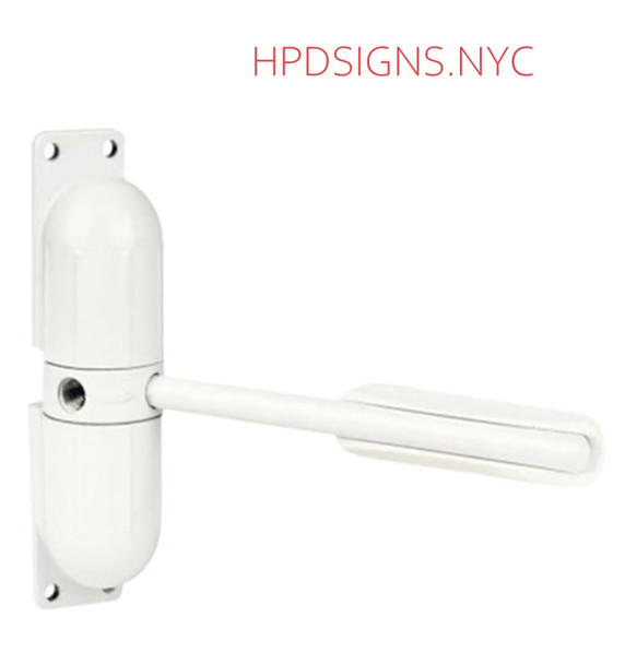 Self closing door mechanism