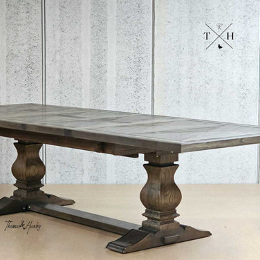 Side view of the table fully extended to 310cm, highlighting its length and stability.